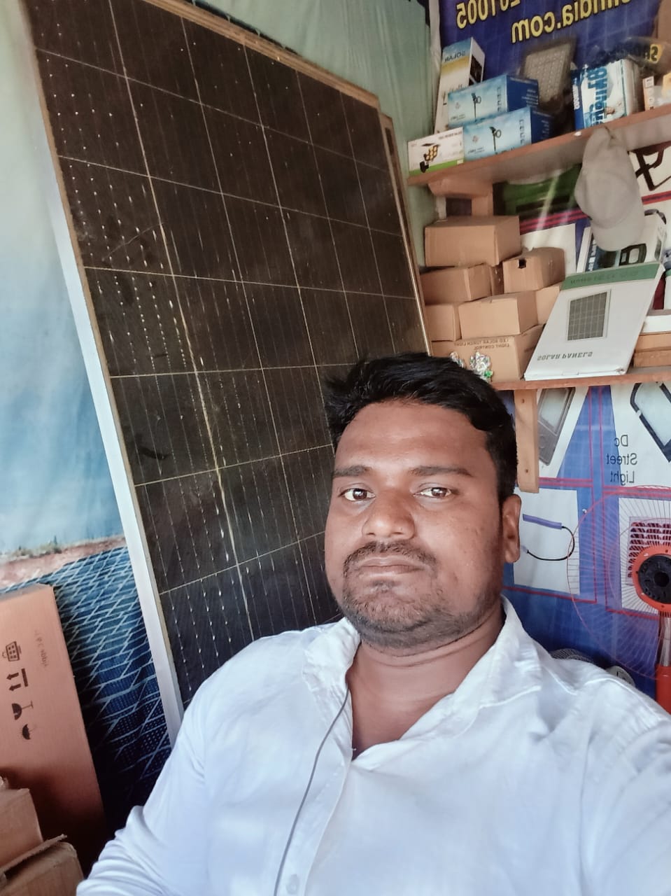 🏪 Hamari dukaan — panel, light, sab stock me
